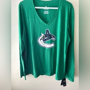 NWT- ladies Canucks t-shirt